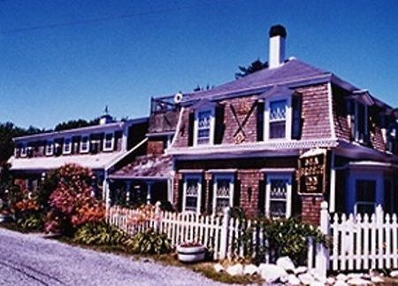 Sea Breeze Inn Hyannis Port Exteriör bild